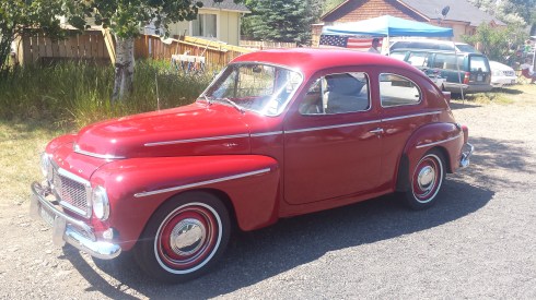 yes, i took a photo of a very cool car. what's a quilt show without a few classic cars?